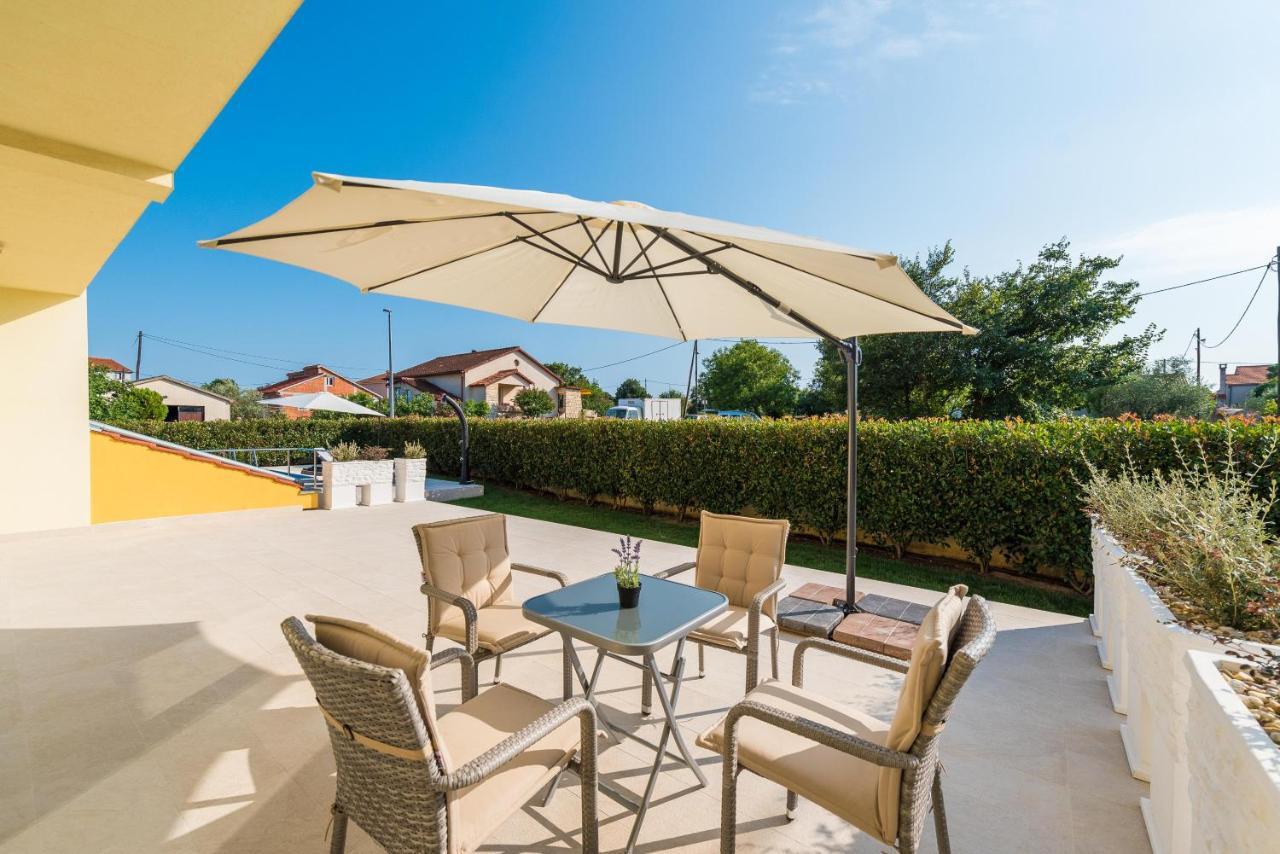 Villa Petra S Bazenom, Rostiljem I Parkingom Zadar Luaran gambar