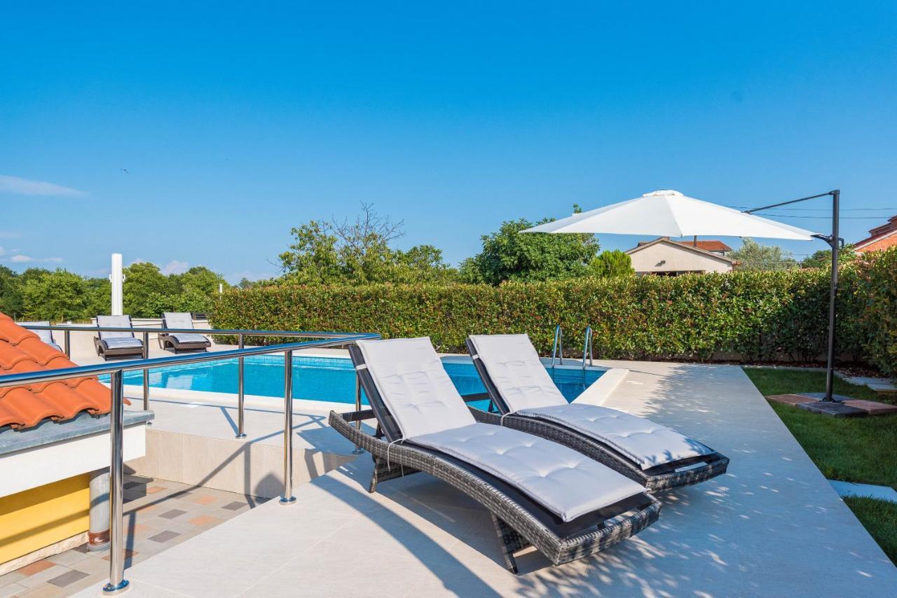 Villa Petra S Bazenom, Rostiljem I Parkingom Zadar Luaran gambar