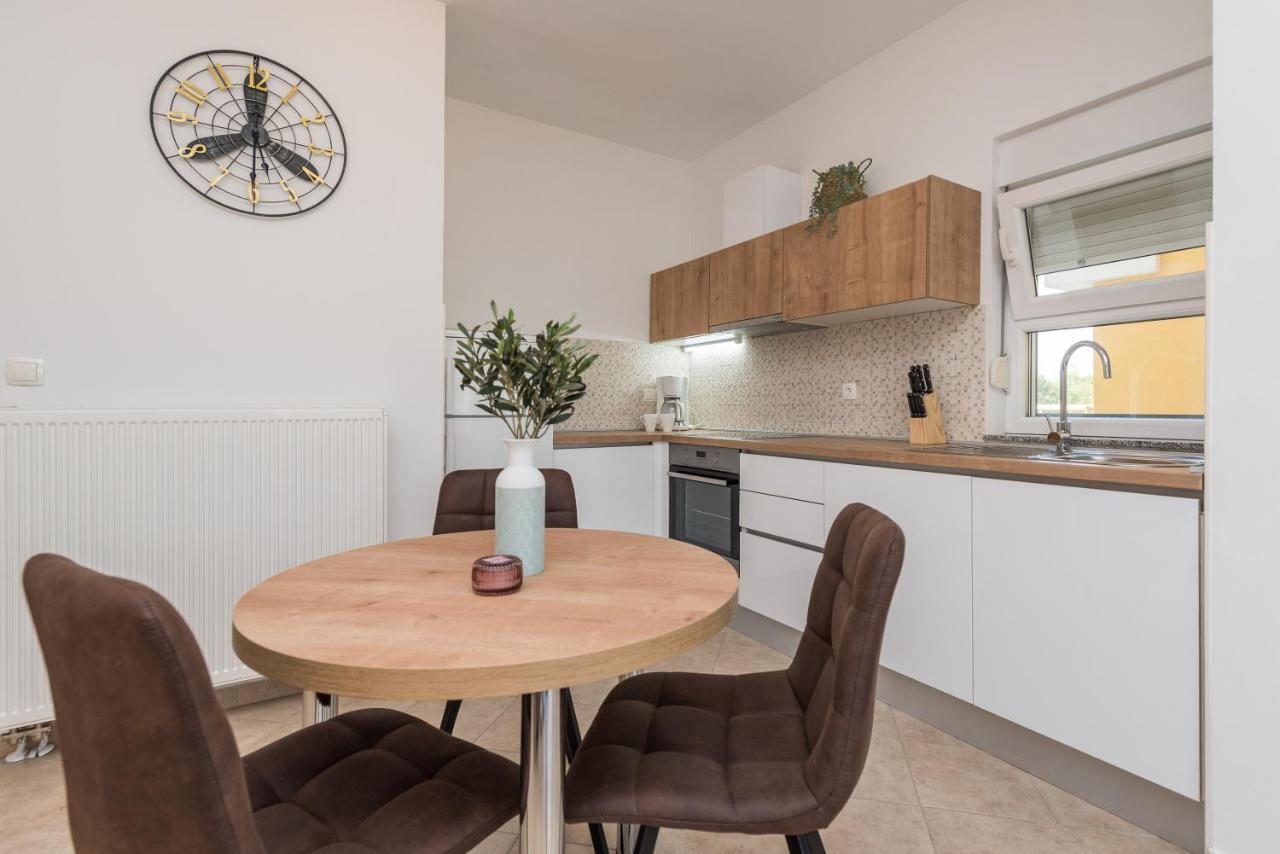 Villa Petra S Bazenom, Rostiljem I Parkingom Zadar Luaran gambar
