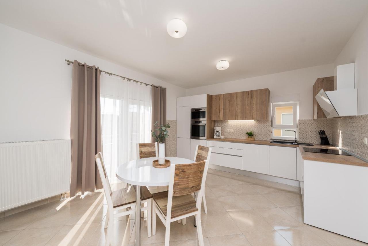 Villa Petra S Bazenom, Rostiljem I Parkingom Zadar Luaran gambar