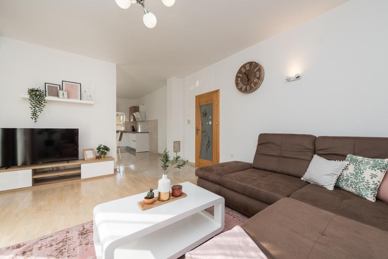 Villa Petra S Bazenom, Rostiljem I Parkingom Zadar Luaran gambar