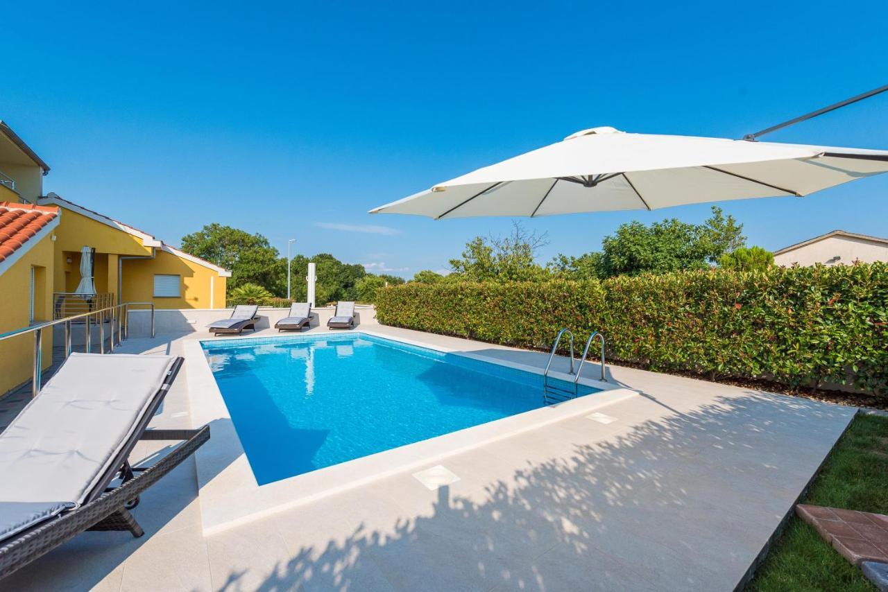 Villa Petra S Bazenom, Rostiljem I Parkingom Zadar Luaran gambar