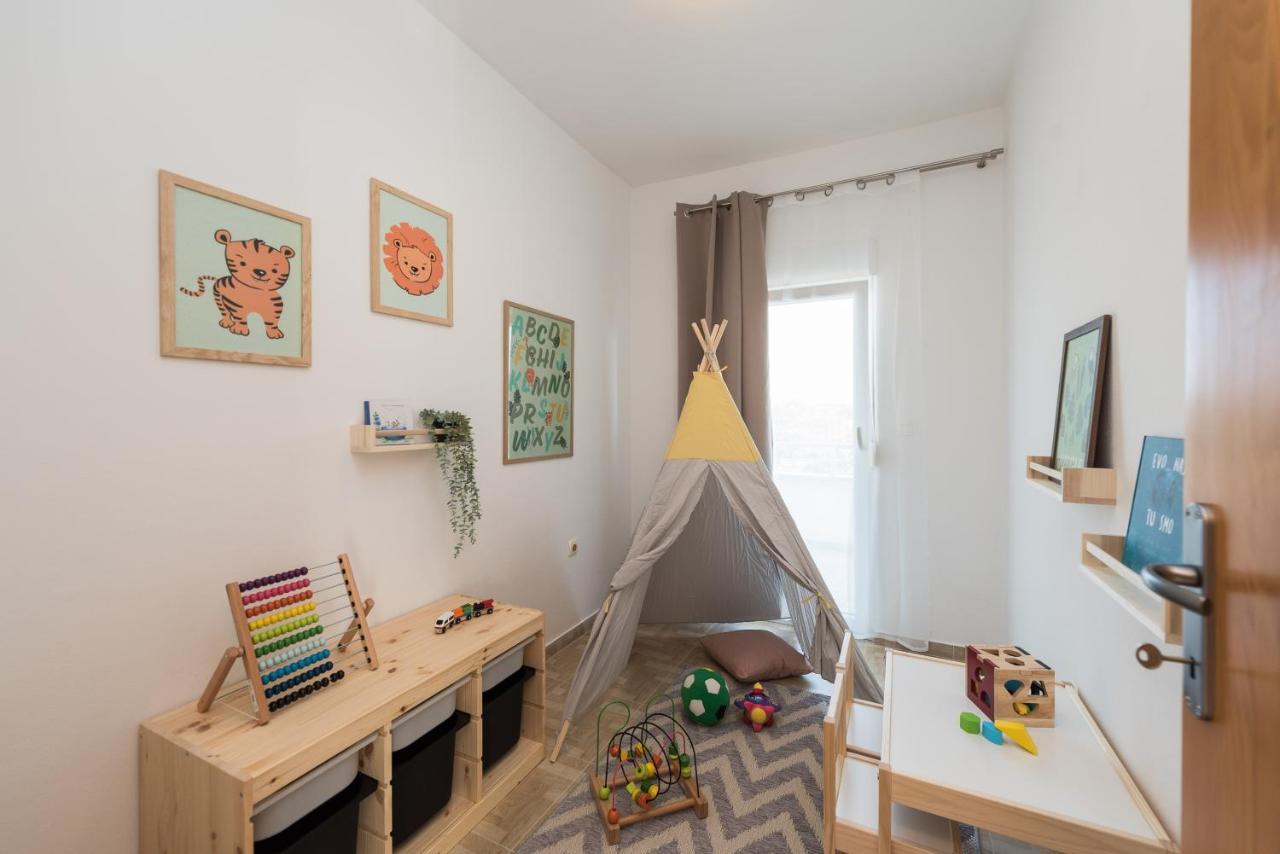Villa Petra S Bazenom, Rostiljem I Parkingom Zadar Luaran gambar