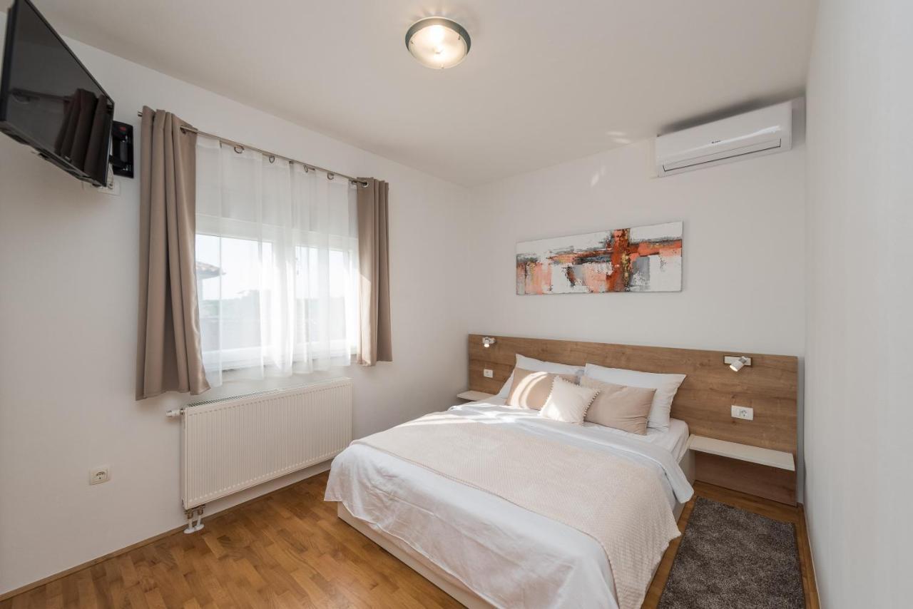 Villa Petra S Bazenom, Rostiljem I Parkingom Zadar Luaran gambar