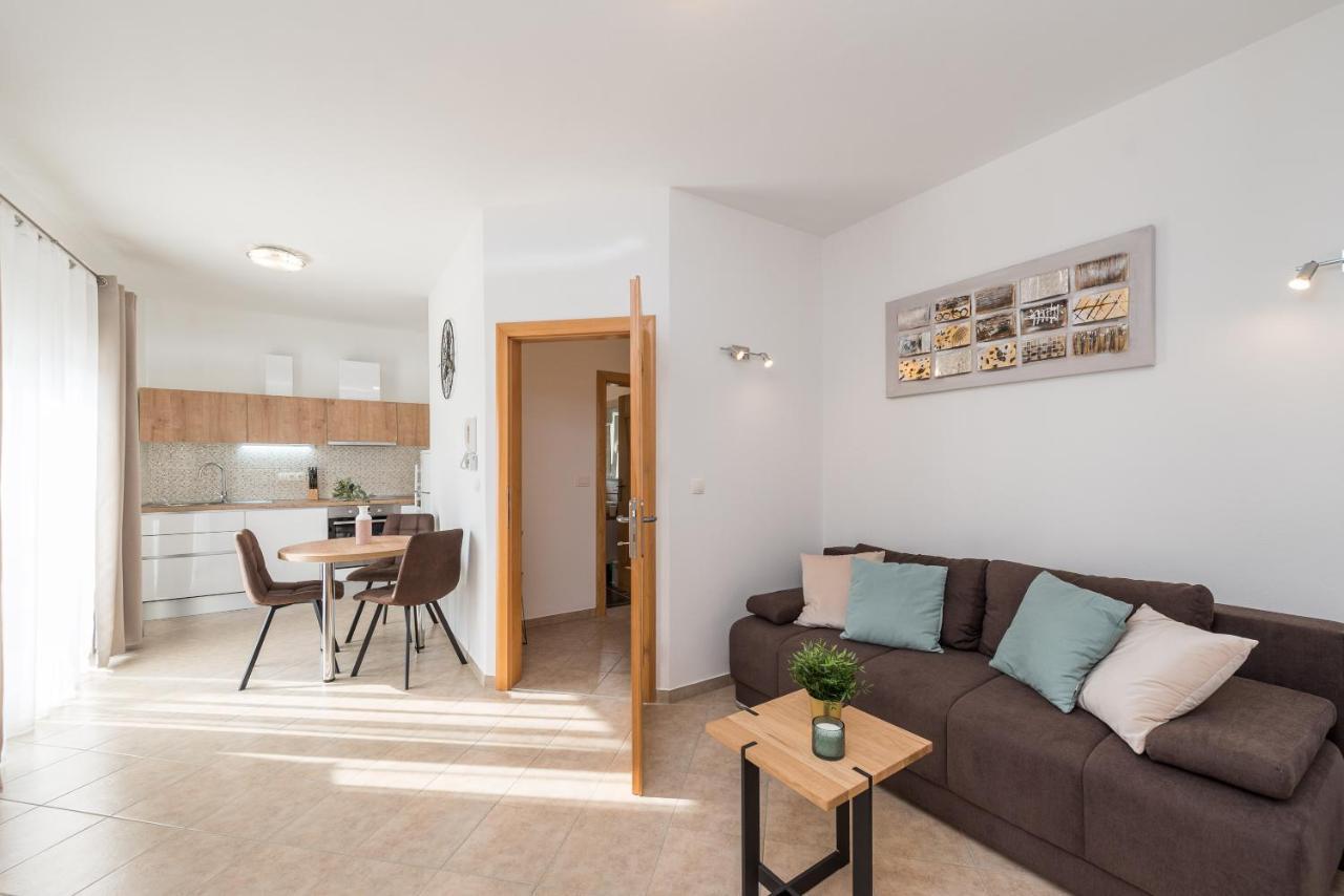 Villa Petra S Bazenom, Rostiljem I Parkingom Zadar Luaran gambar