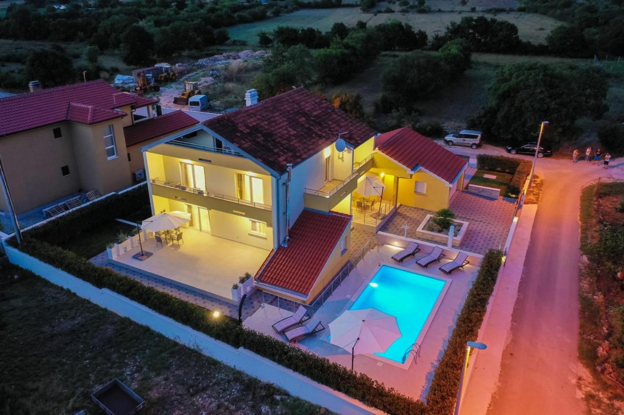 Villa Petra S Bazenom, Rostiljem I Parkingom Zadar Luaran gambar