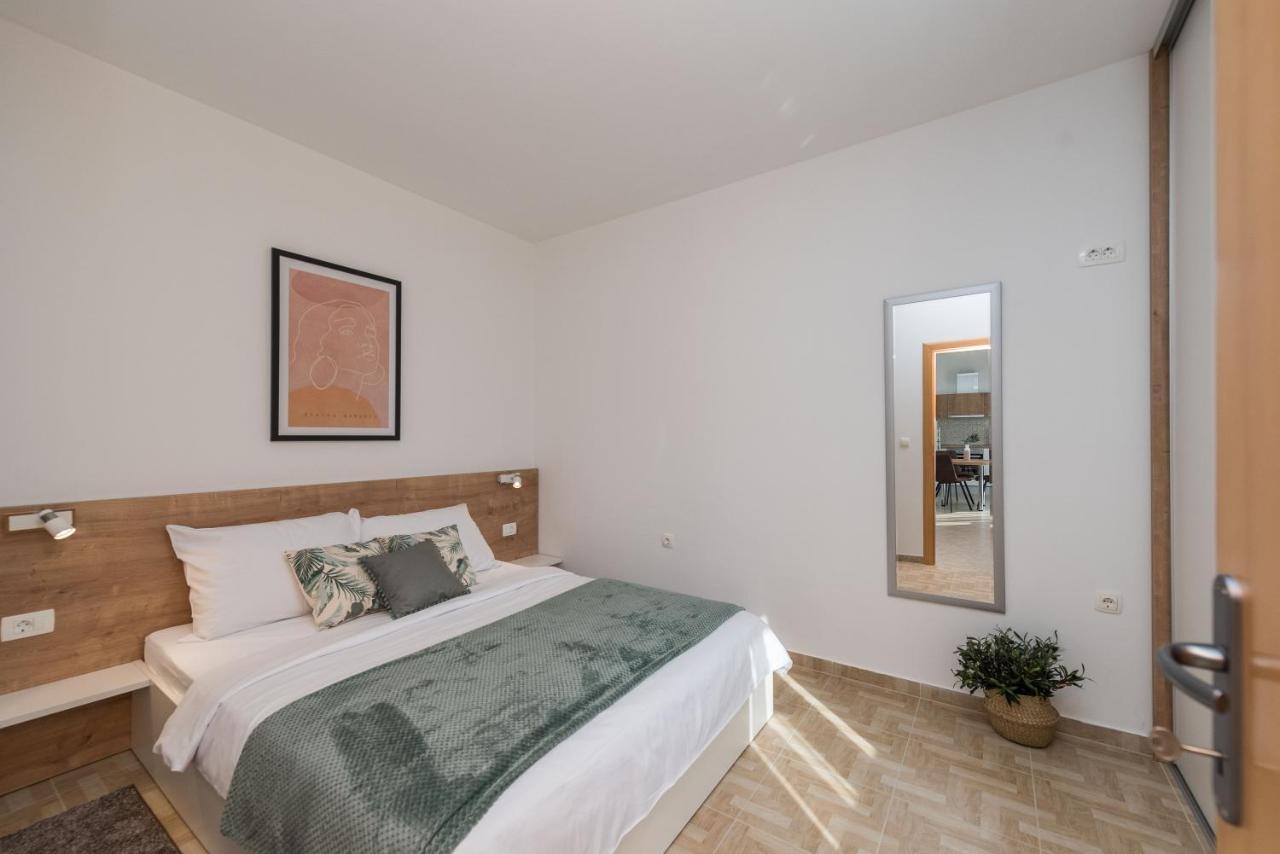 Villa Petra S Bazenom, Rostiljem I Parkingom Zadar Luaran gambar