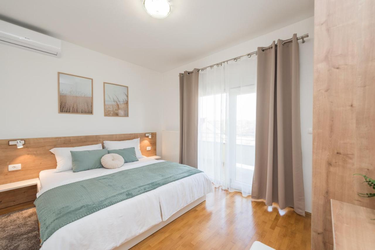 Villa Petra S Bazenom, Rostiljem I Parkingom Zadar Luaran gambar