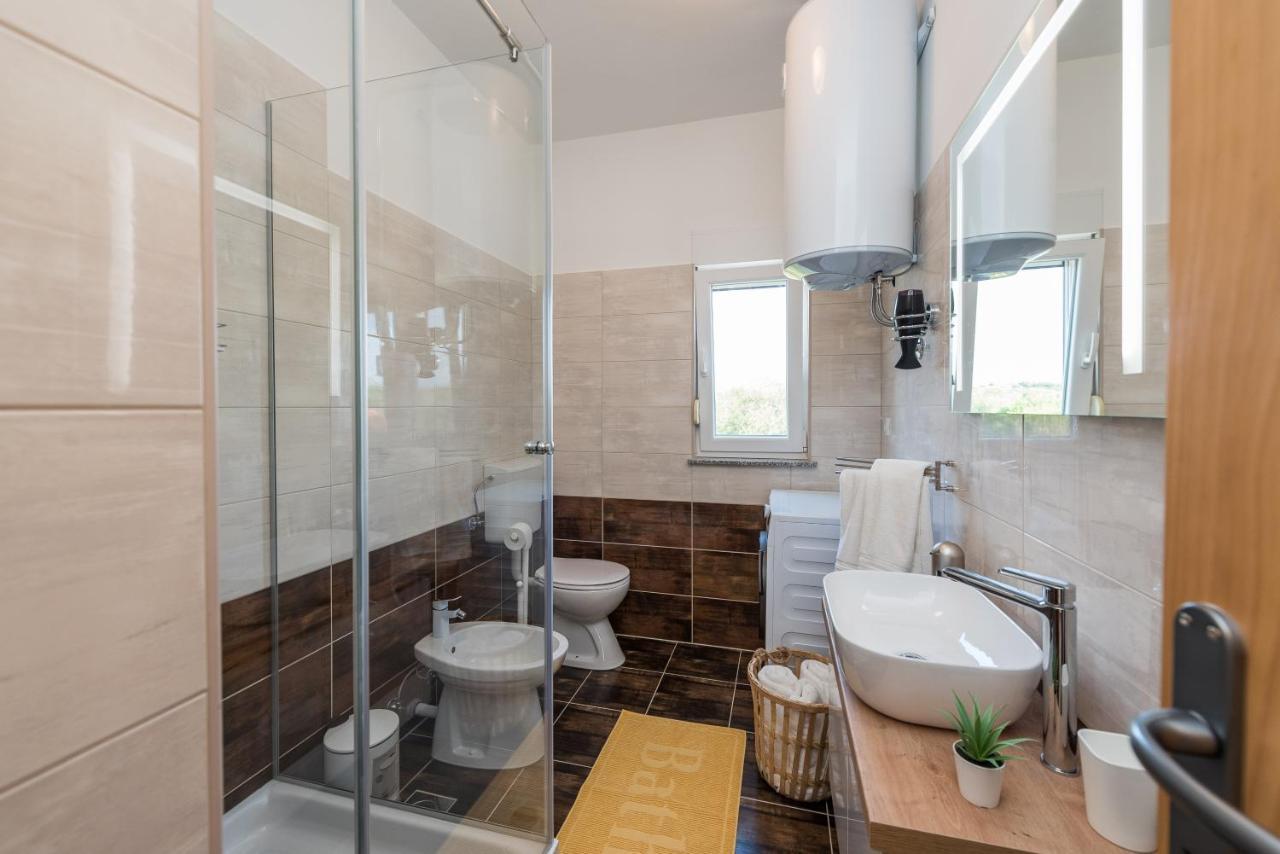 Villa Petra S Bazenom, Rostiljem I Parkingom Zadar Luaran gambar